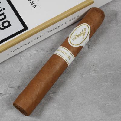 Davidoff Signature Petit Corona Cigar - 1 SingleDavidoff Signature Petit Corona Cigar - 1 Single